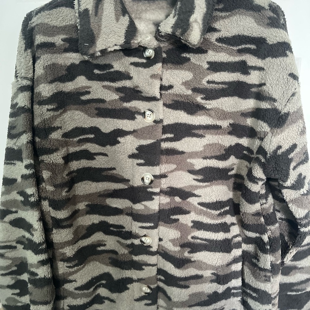 Women's Camouflage Fleece Jacket size Medium New